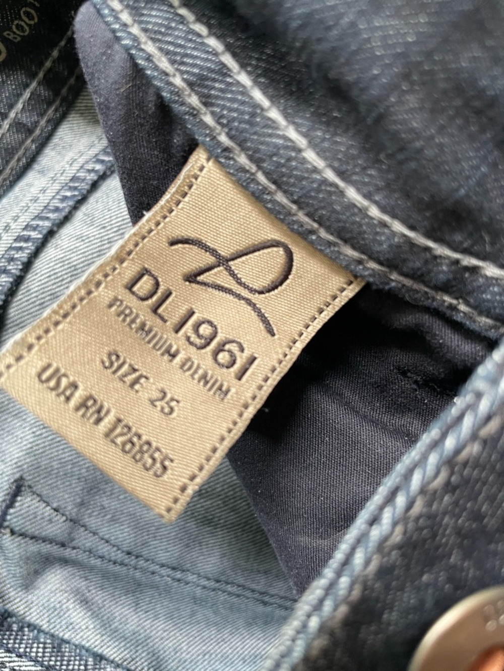 NWOT- DL 1961 jeans- Boot leg - size 25- Milano Boot- stretchy - Picture 10 of 11